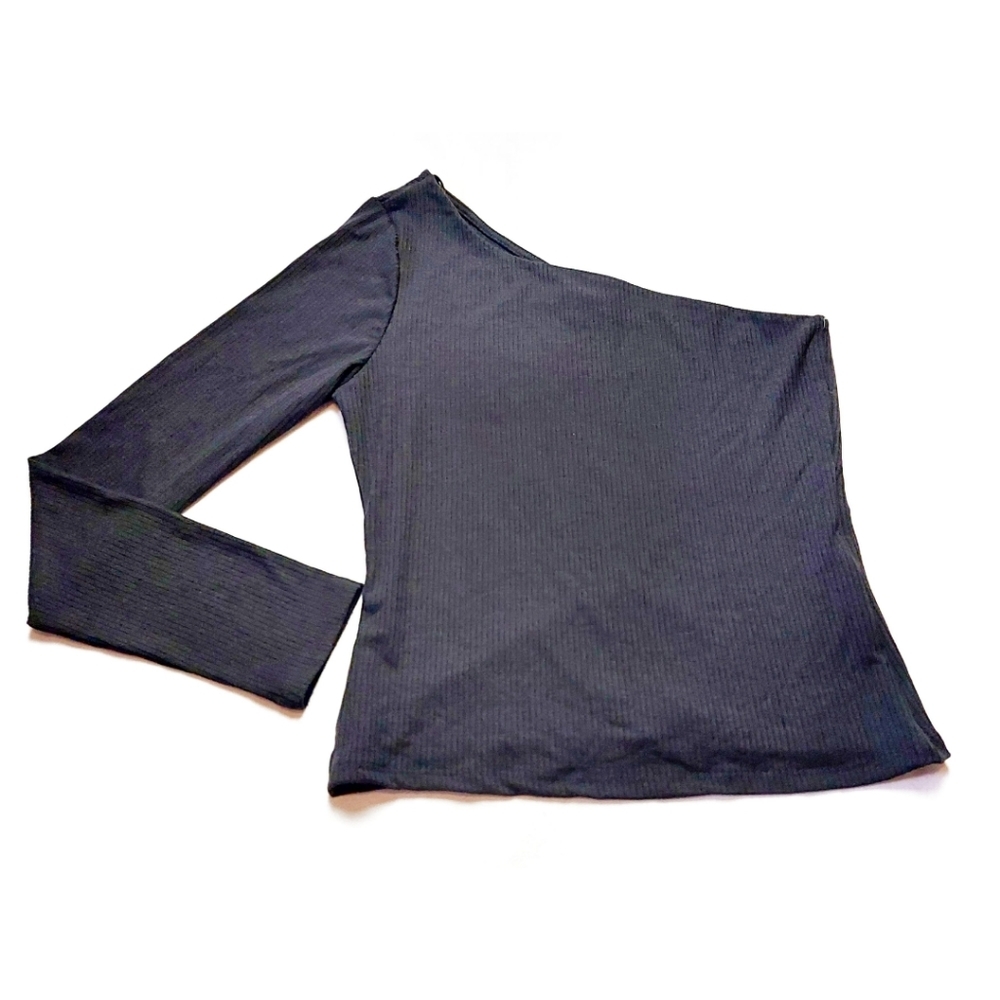 NWOT Melrose and Market Top Size M Black